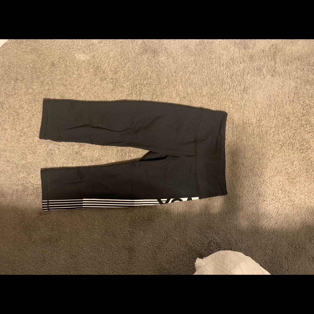 Victoria’s Secret Capri leggings